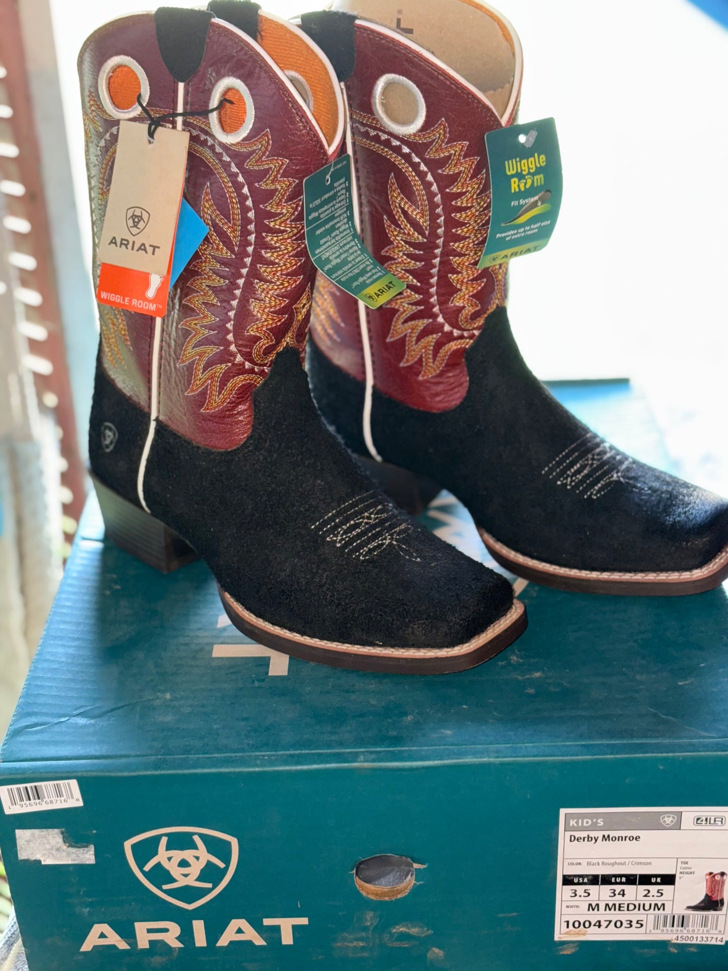 Youth 3.5 or Women's 5.5 Ariat Boots