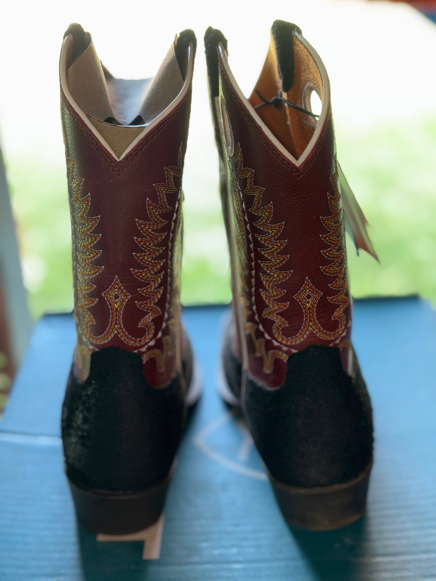 Youth 3.5 or Women's 5.5 Ariat Boots