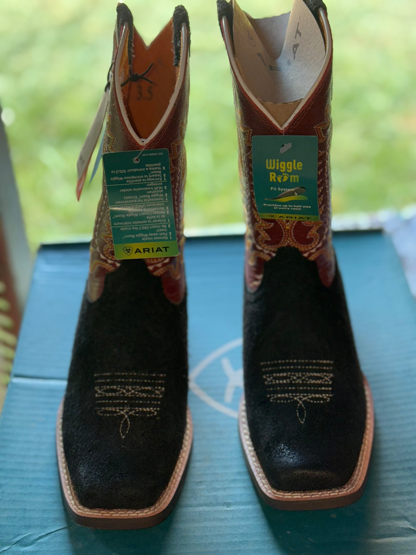 Youth 3.5 or Women's 5.5 Ariat Boots