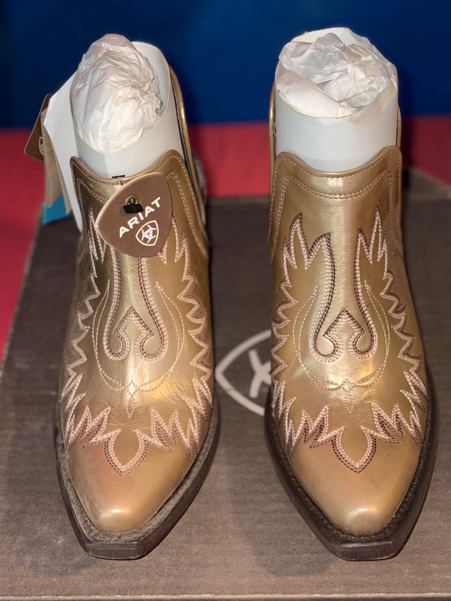 Size 7.5 Ariat Dixon Booties
