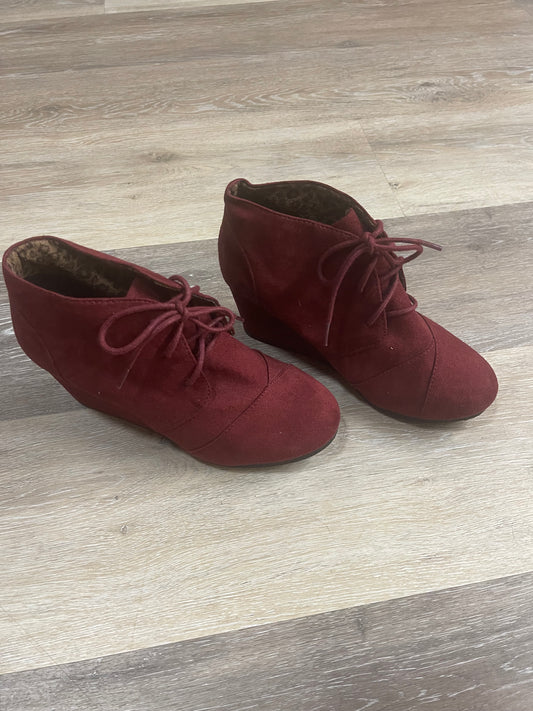 7 NWOT Maroon Booties