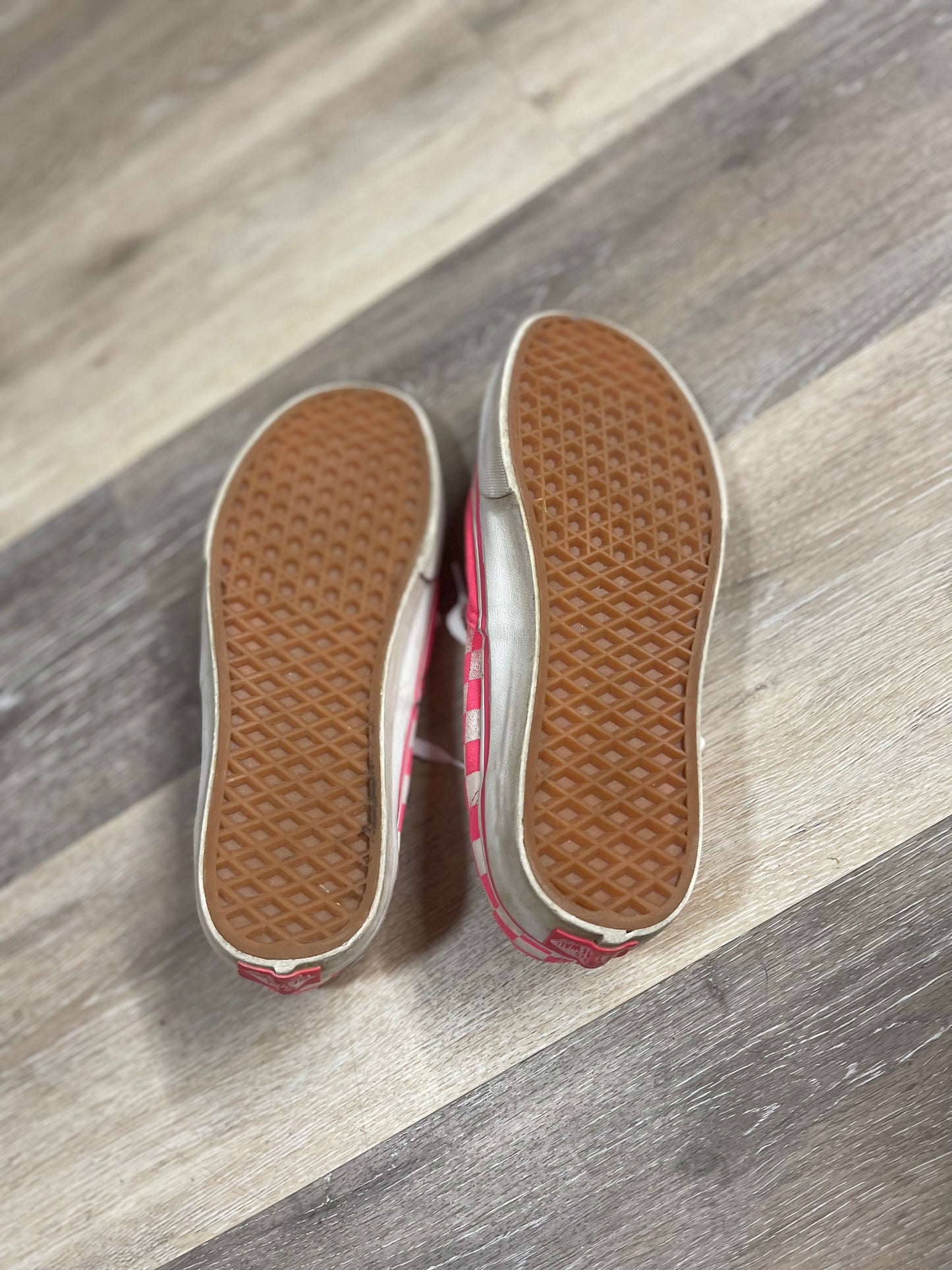 Women’s 8.5 pink checkered vans