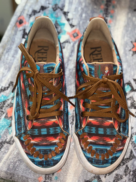 Size 7 Tribal Patten Sneaker